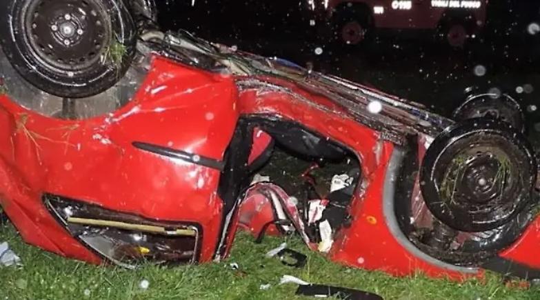 16enne ruba l'auto alla madre, si schianta e muore. Feriti altri 7 coetanei
