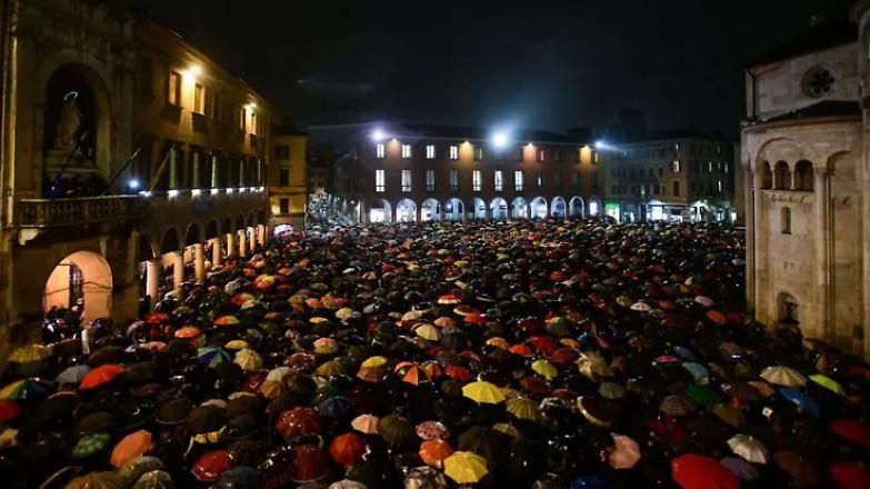 L' invasione di &ldquo;sardine&rdquo;, Genova, Firenze e Puglia in piazza