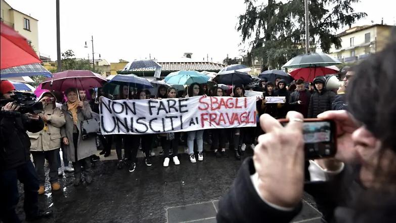 Il manifesto delle sardine contro i populisti. &laquo;Adesso la festa &egrave; finita&raquo;