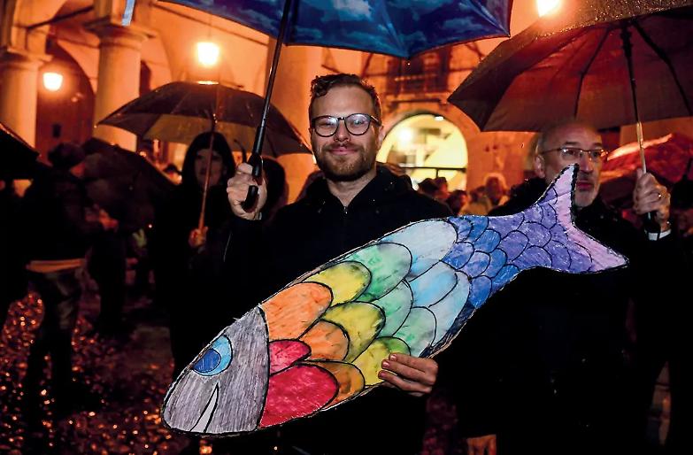 Due tsunami per un Paese smarrito