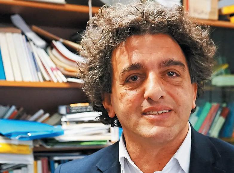La casa abusiva del prof fa litigare i 5S calabresi. Di Maio: &laquo;Fatti vostri...&raquo;