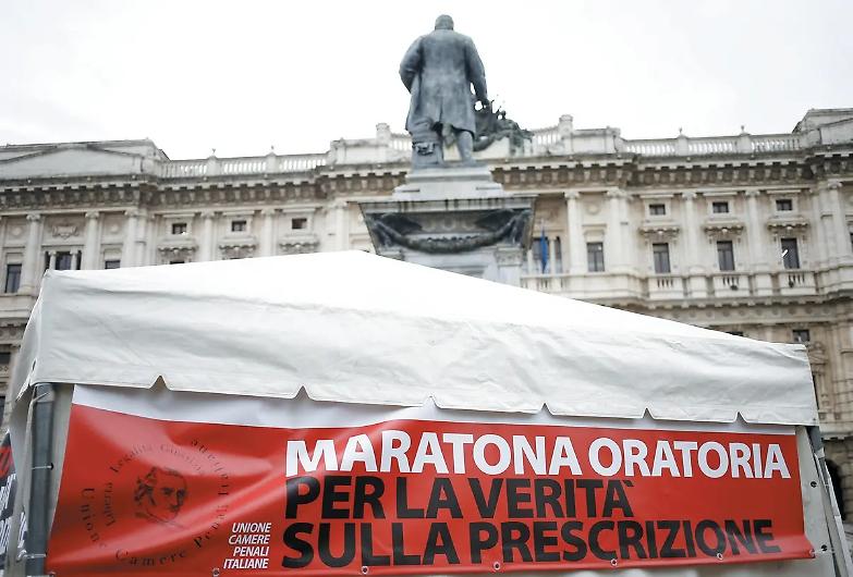 Prescrizione, la maratona dei penalisti. Caiazza: &laquo;Fermate questa sciagura&raquo;