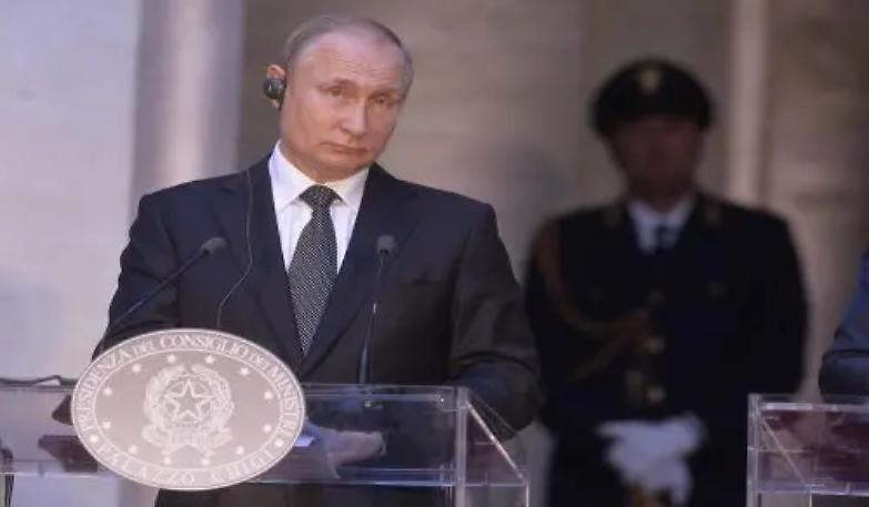 Russia, Putin assalta i giornalisti: &laquo;Come agenti stranieri&raquo;