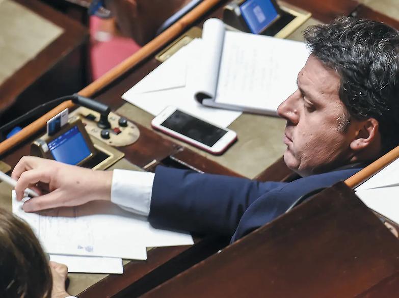 Renzi apre un nuovo fronte: &laquo;La plastic tax crea solo disoccupazione&raquo;