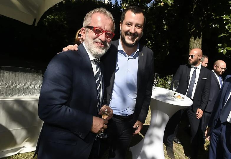 Lega, Gdf setaccia le sedi. Nel mirino l&rsquo;associazione &ldquo;Maroni presidente&rdquo;