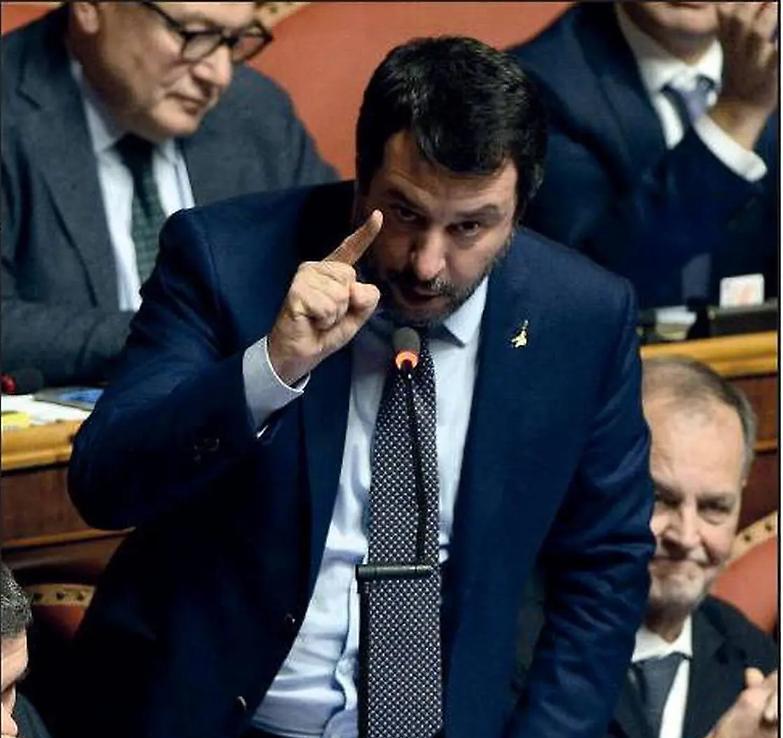 Voli di Stato, Salvini: &laquo;Visite istituzionali, altro che vacanze&raquo;