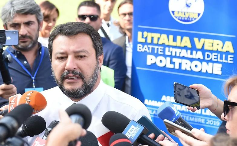 Lega a congresso-lampo incorona Salvini: diventa un partito nazionale
