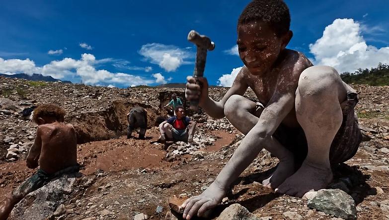 Apple, Google e Microsoft: i giganti del tech alla sbarra per sfruttamento di minori