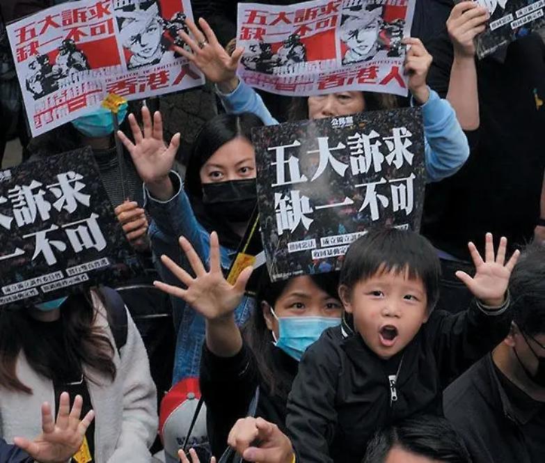 Hong Kong, oltre un milione in piazza: quattrocento arresti