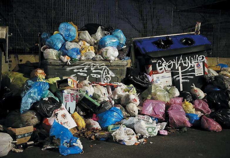Roma, i rifiuti tornano a Malagrotta? No, a due chilometri di distanza