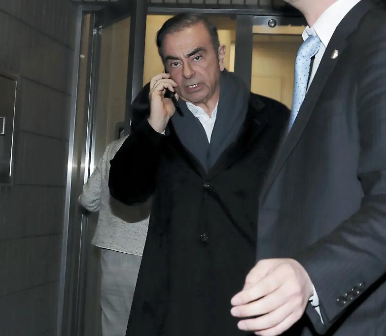 La fuga di Ghosn, mandato d&rsquo;arresto internazionale per l&rsquo;ex ceo di Nissan-Renault