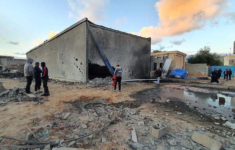 Bombardata scuola militare a Tripoli, decine di morti