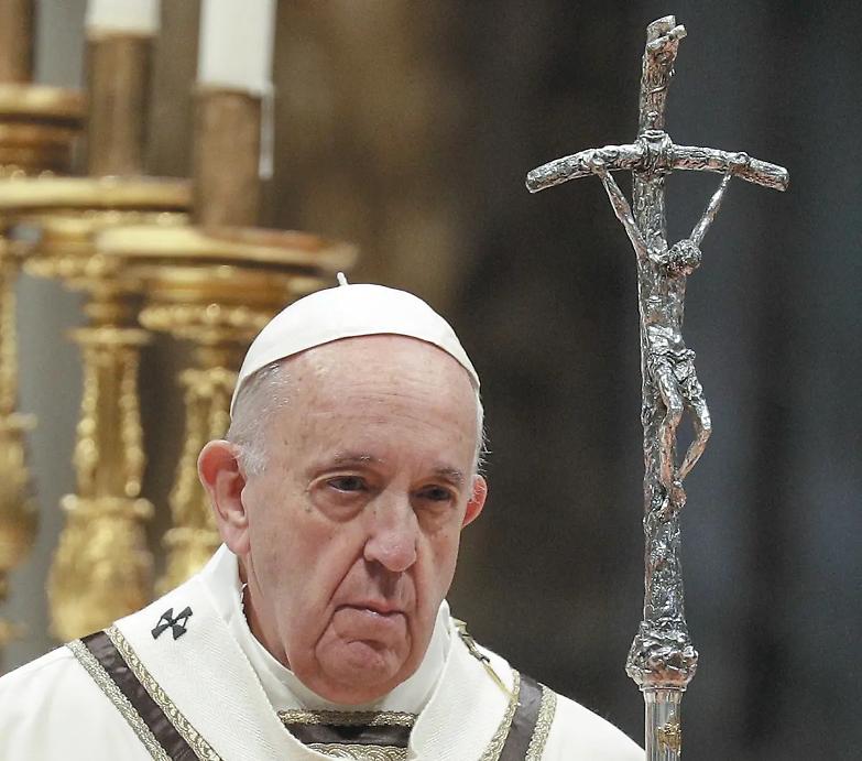 Il Papa: attenzione ai falsi idoli come denaro e successo