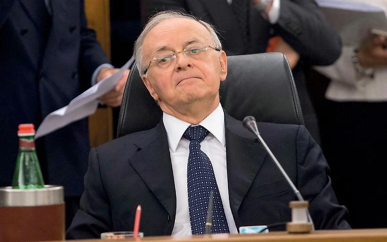 Piercamillo Davigo: &laquo;L&rsquo;avvocato paghi al posto degli indagati&raquo;