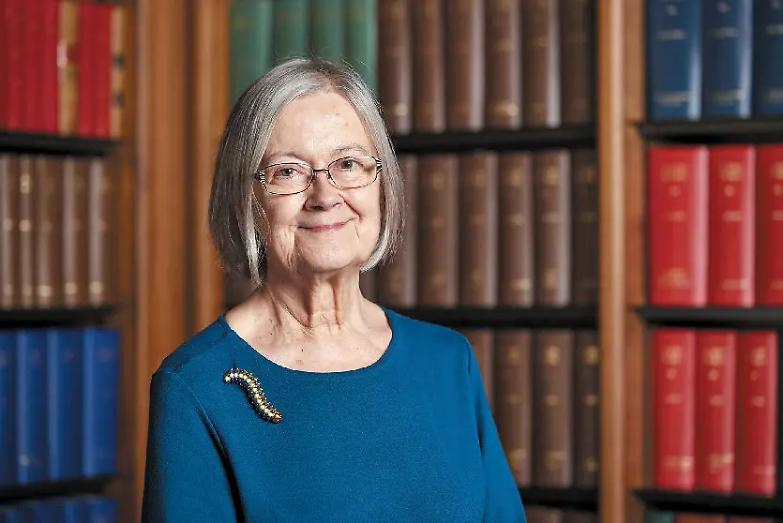 La giudice inglese: &laquo;Che follia le avvocate costrette al tacco alto&raquo;