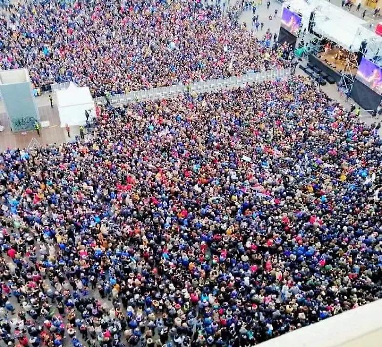 Sardine, in 40mila a Bologna. Santori: &laquo;&egrave; la prima vittoria&raquo;