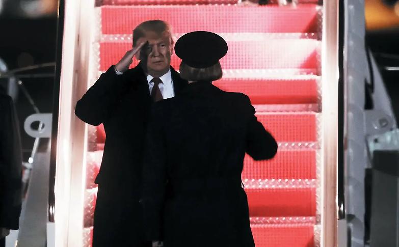 Usa, Trump si salva in extremis. Fermato il libro di Bolton