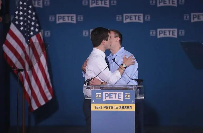 In Iowa in testa Pete Buttigieg, il gay dichiarato che ha messo nel mirino Trump