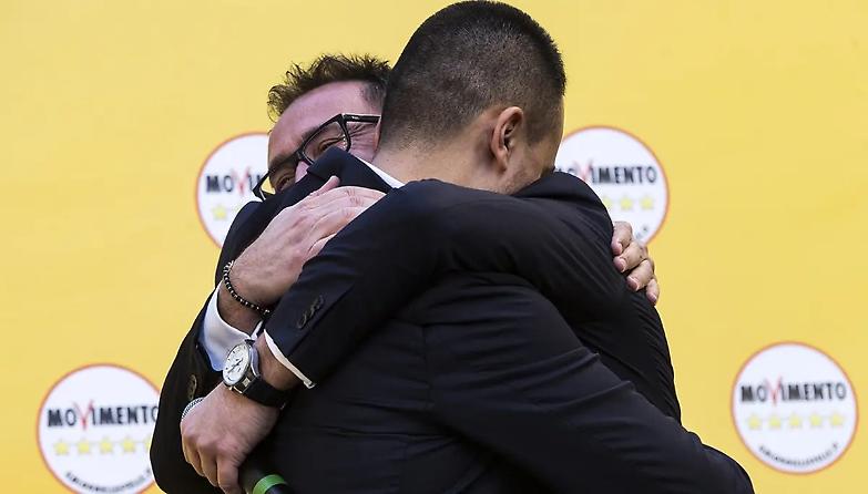 Dopo la piazza Bonafede mostra i muscoli: "Non accetter&ograve; veti dai renzani"