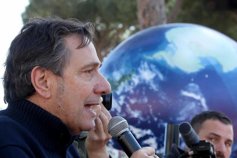 Tozzi: &laquo;L&rsquo;uomo &egrave; poco sapiens, siamo nel &ldquo;monnezziano&rdquo;&raquo;