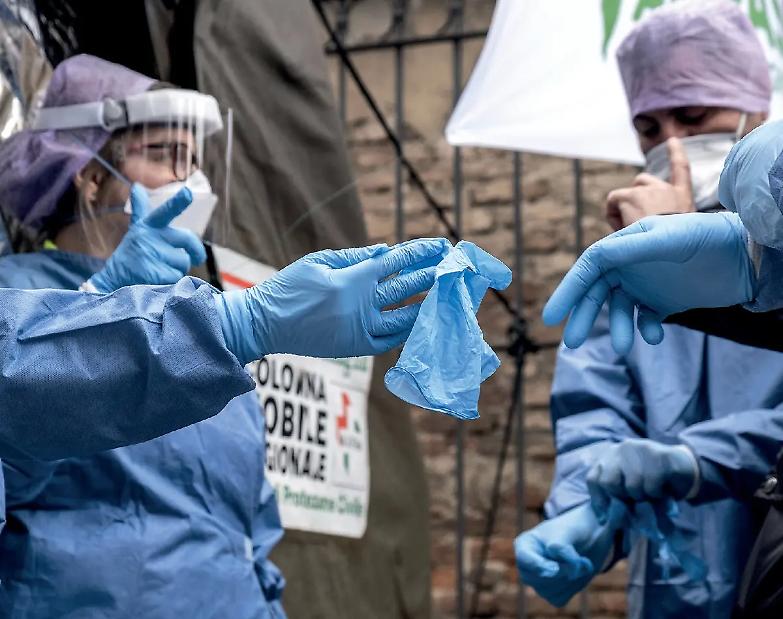 Due metri contro il virus. Com'&egrave; triste la distanza che ci fa sani