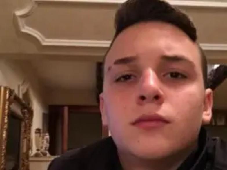 Rapina a Napoli, sui social diventa virale #IostocolCARABINIERE