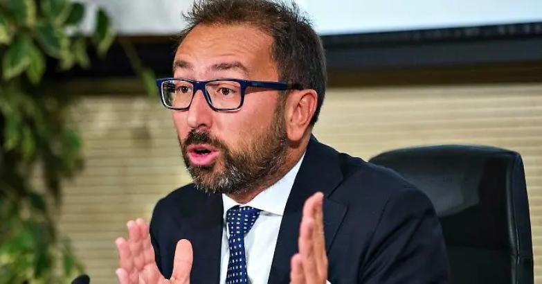 Il Csm a Bonafede: "Estendere il rinvio dei processi"