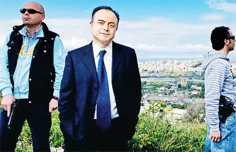 Il comune di Firenze concede la cittadinanza onoraria a Gratteri. Penalisti in rivolta