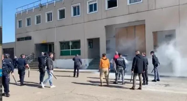 Carcere di Modena, muore un detenuto dopo la rivolta