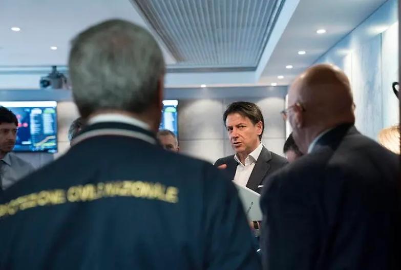 Sul tavolo di Conte l'ipotesi dell'"economia di guerra". Ma solo se non funziona "Italia zona protetta"