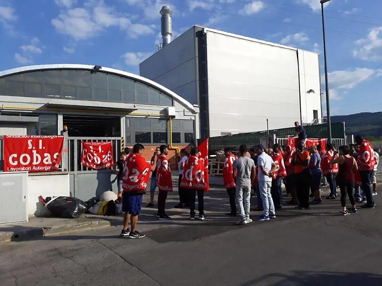 Scioperi nelle fabbriche: "Non siamo carne da macello"