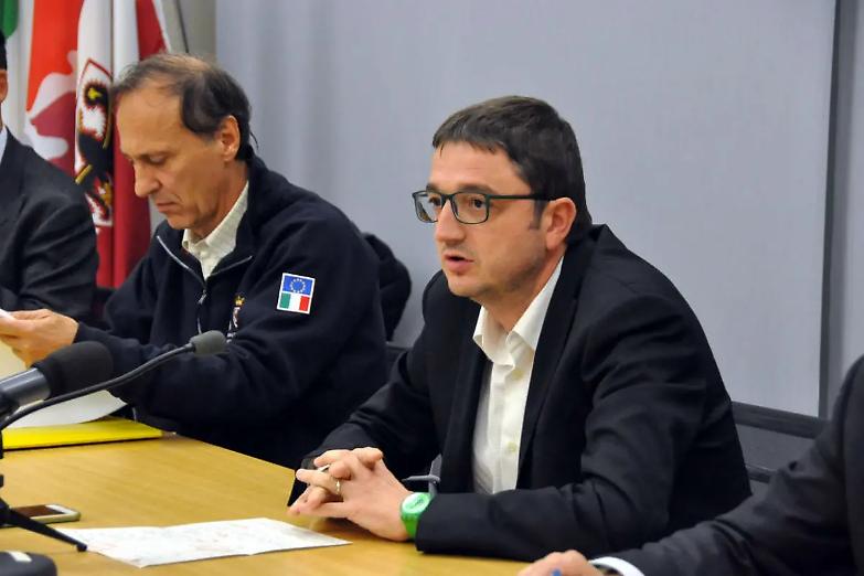 Il governatore Fugatti: "I non trentini tornino a casa loro, noi non li curiamo"