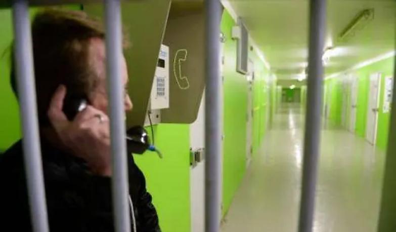 Il Dap "prepara" 1600 telefonini per consetire ai detenuti di chiamare i familiari