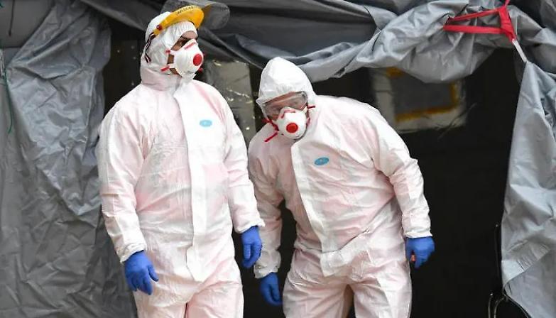 Quasi 800 morti in un giorno. Ma i guariti sono 943