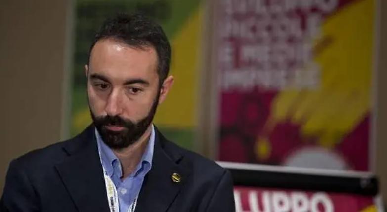 I 5 Stelle cacciano il no-vax Barillari per il suo sito di "controinformazione sanitaria"