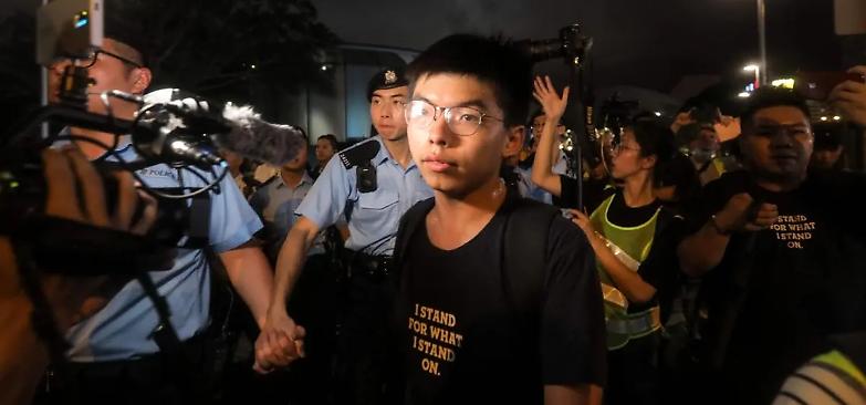 Il leader degli studenti di Hong Kong: &laquo;L'Italia stia attenta a non diventare una provincia cinese&raquo;