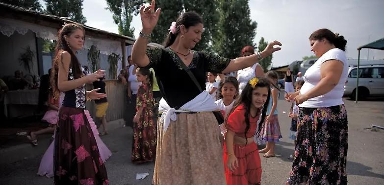 I Rom i pi&ugrave; esposti al Covid: lasciati soli e senza informazioni