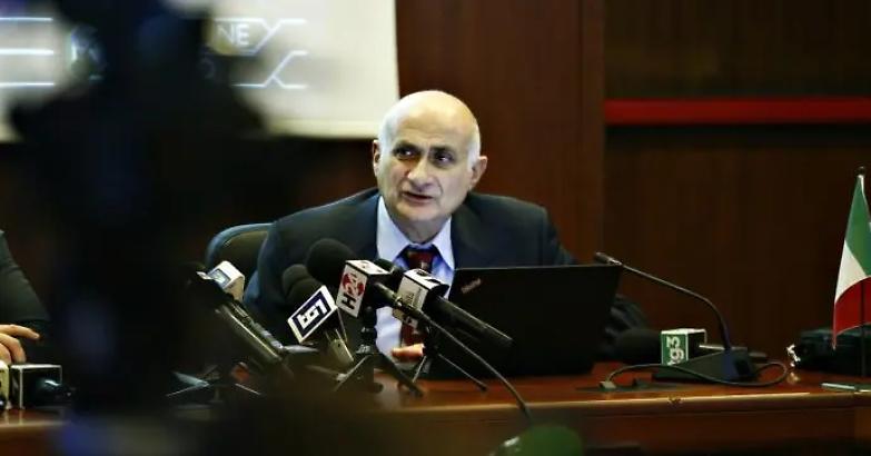 "Troppo protagonismo mediatico dei virologi. Il virus cala ma non &egrave; finita"