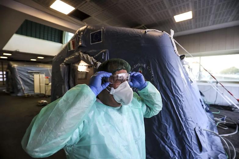 Ricoveri in terapia intensiva ancora gi&ugrave;. Morte 636 persone