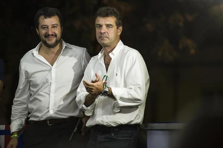 "Sconti di pena e domiciliari". Roberto Cota rompe il fronte della fermezza leghista