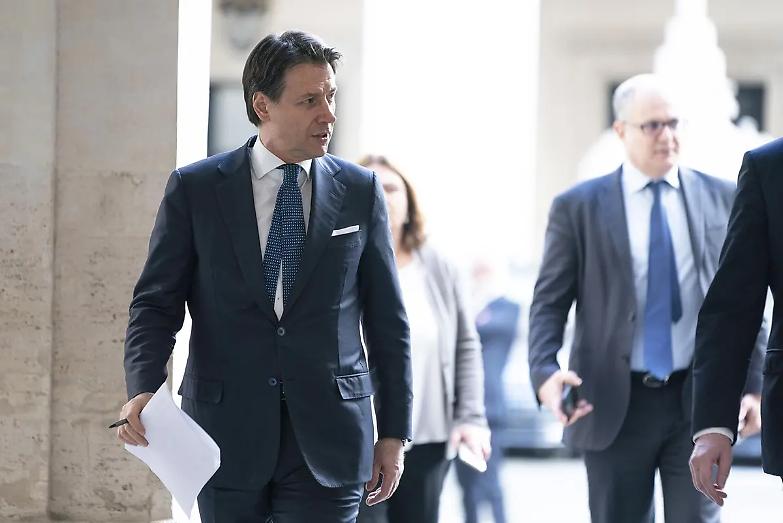 L&rsquo;annuncio di Conte ai leader sindacali: &laquo;Lockdown almeno fino al 3 maggio&raquo;