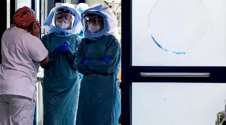 Superati i 20mila decessi, ma continua a scendere la pressione sulle terapie intensive