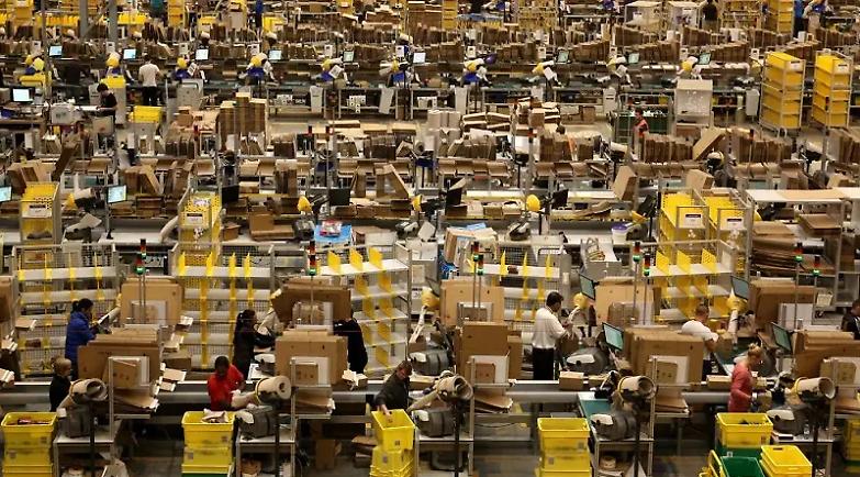 Il virus fa arricchire Bezos. Amazon annuncia 75mila assunzioni
