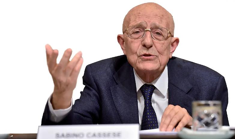 Cassese: "La pandemia non &egrave; una guerra. I pieni poteri al governo non sono legittimi"