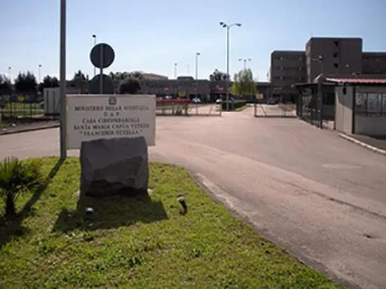 &laquo;Ci hanno picchiati, spogliati e obbligati a fare flessioni&raquo;