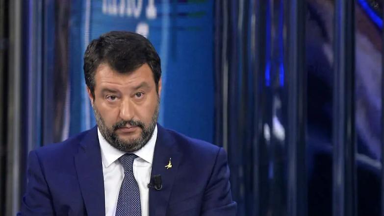 Salvini: &laquo;Possiamo aspettare che l'epidemia sia finita prima di fare inchieste e perquisizioni?&raquo;