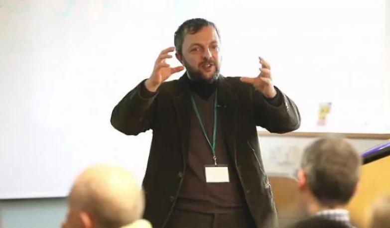 Enrico Bucci: &laquo;Non mi fido delle nostre &eacute;lite. Confido nei cittadini per arginare Covid&raquo;