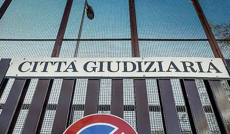 Corruzione e sinistri fittizi, indagati giudici di pace e avvocati tra Caserta e Roma