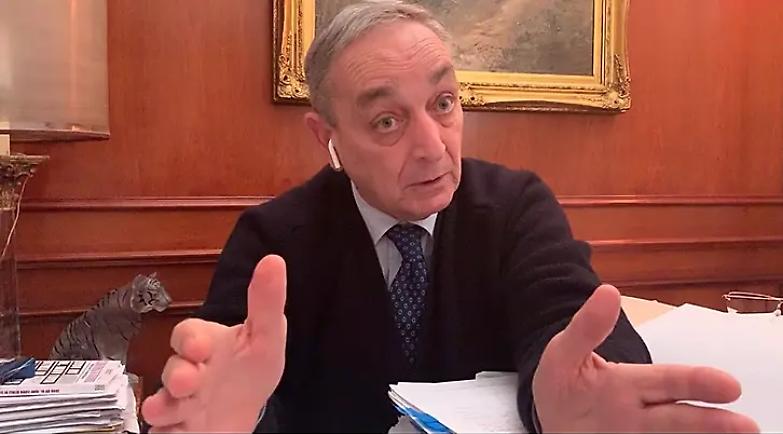 Disse: &laquo;Non assumerei mai un omosessuale&raquo;. Per la Corte Ue Carlo Taormina &egrave; perseguibile