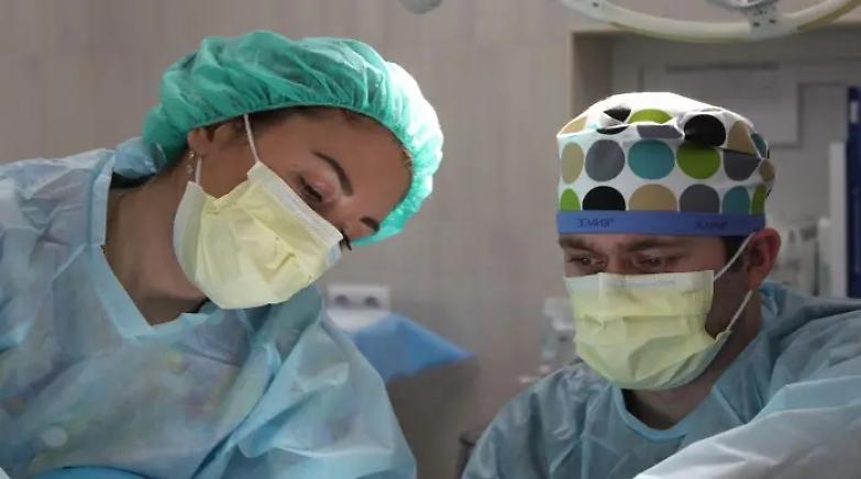 Gi&ugrave; malati e ricoveri, ma risalgono i decessi: 333 in un giorno